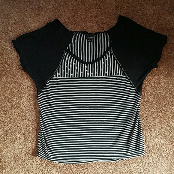 BLACK AND GOLD SHORT SLEEVE TOP - Picture 4 of 4